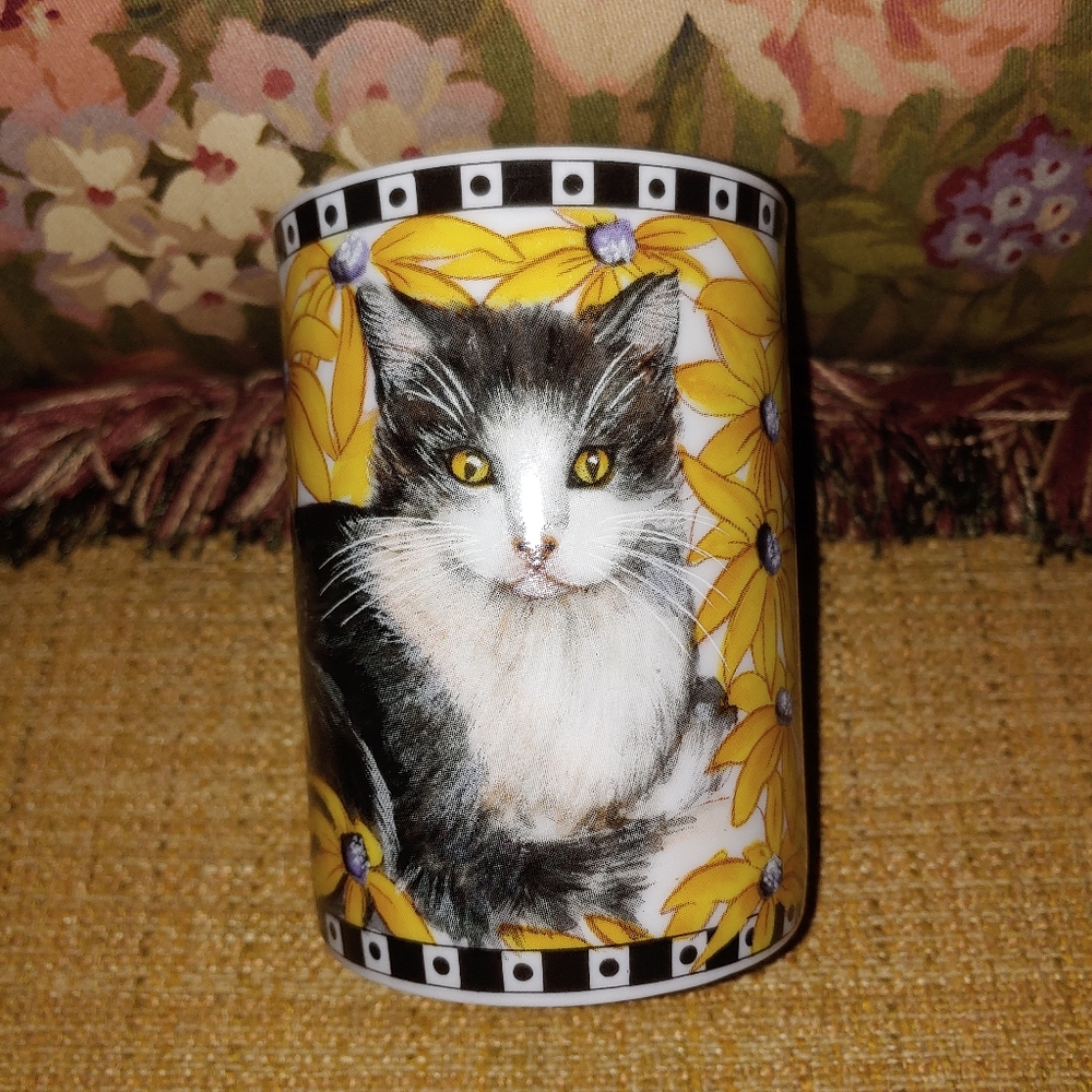 INHESION Cat and Mouse mug.